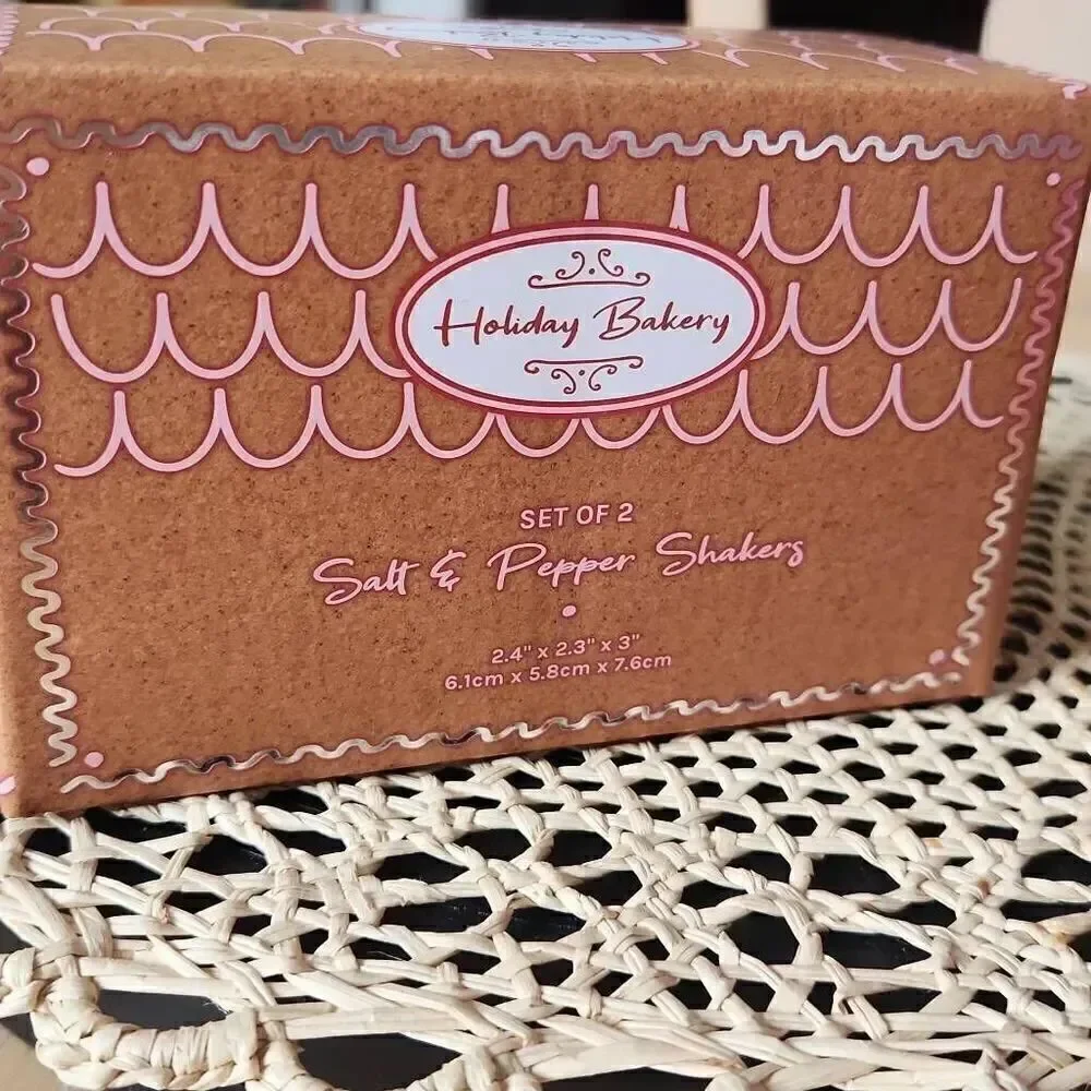 Gingerbread houses salt and pepper shakers
